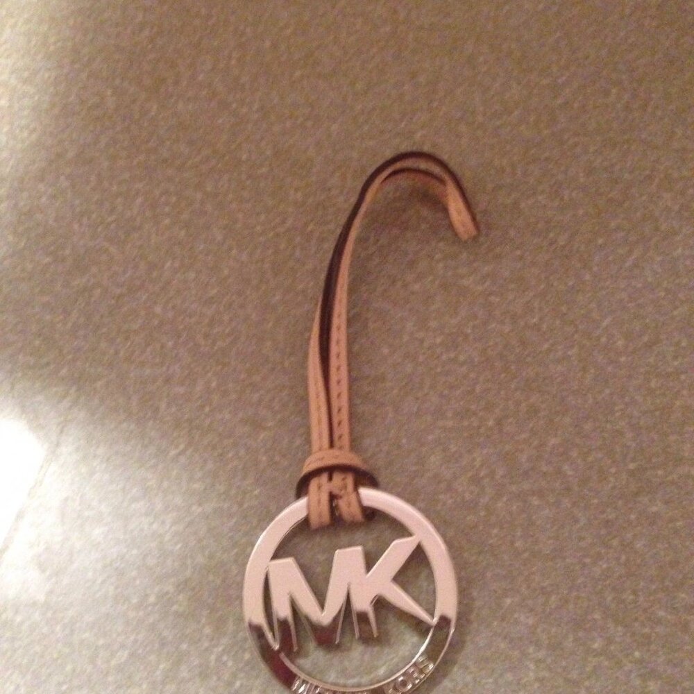 New Michael Kors Signature Hang tag Fob Charm VACHETTA SILVER 2" wide 7" long